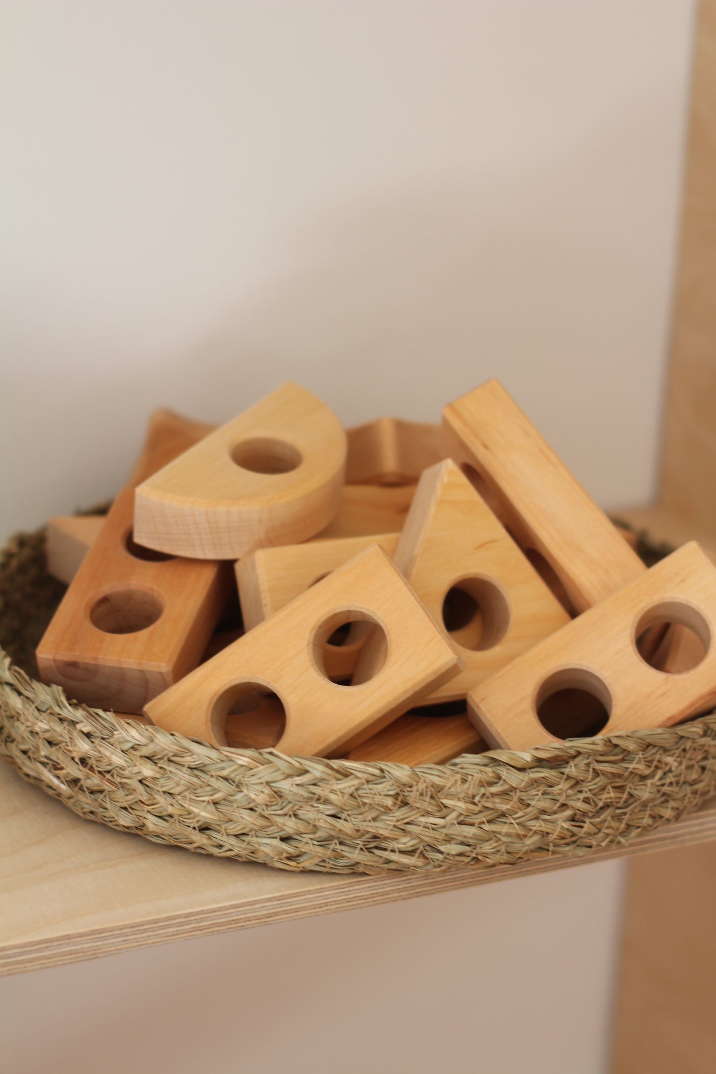 Bauspiel Peephole Blocks houten blokken met kijkgaten om doorheen te kijken en ontdekken