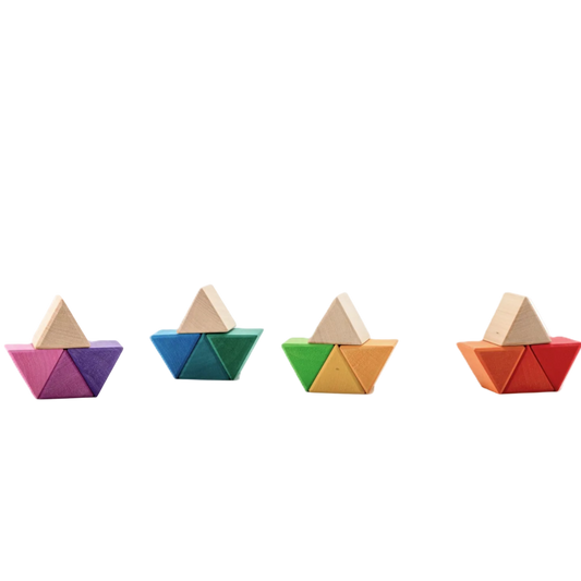 Creatieve speelopstelling met de Ocamora Triangular Prisms Classic bouwblokken