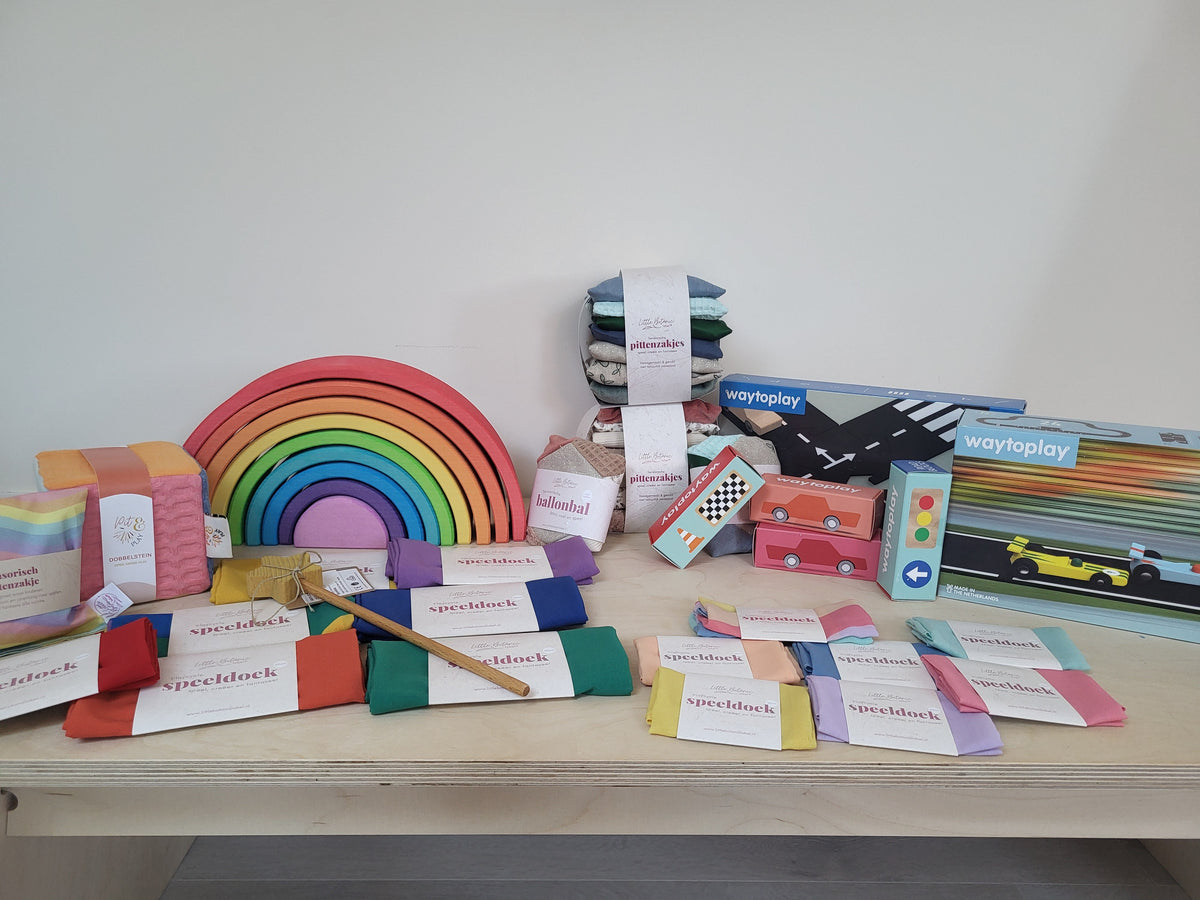 Zomercollectie van Intoplay met speelboxen vol open-einde speelgoed voor vrij spel, bouwen, bewegen en ontdekken