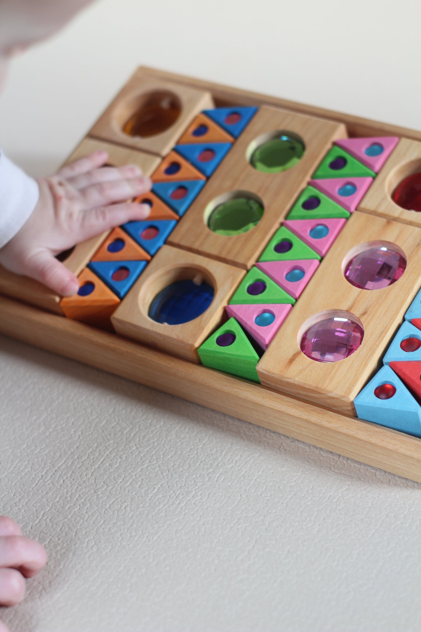 Kinderen bouwen en spelen met Bauspiel Collectors Box in vrij en creatief spel