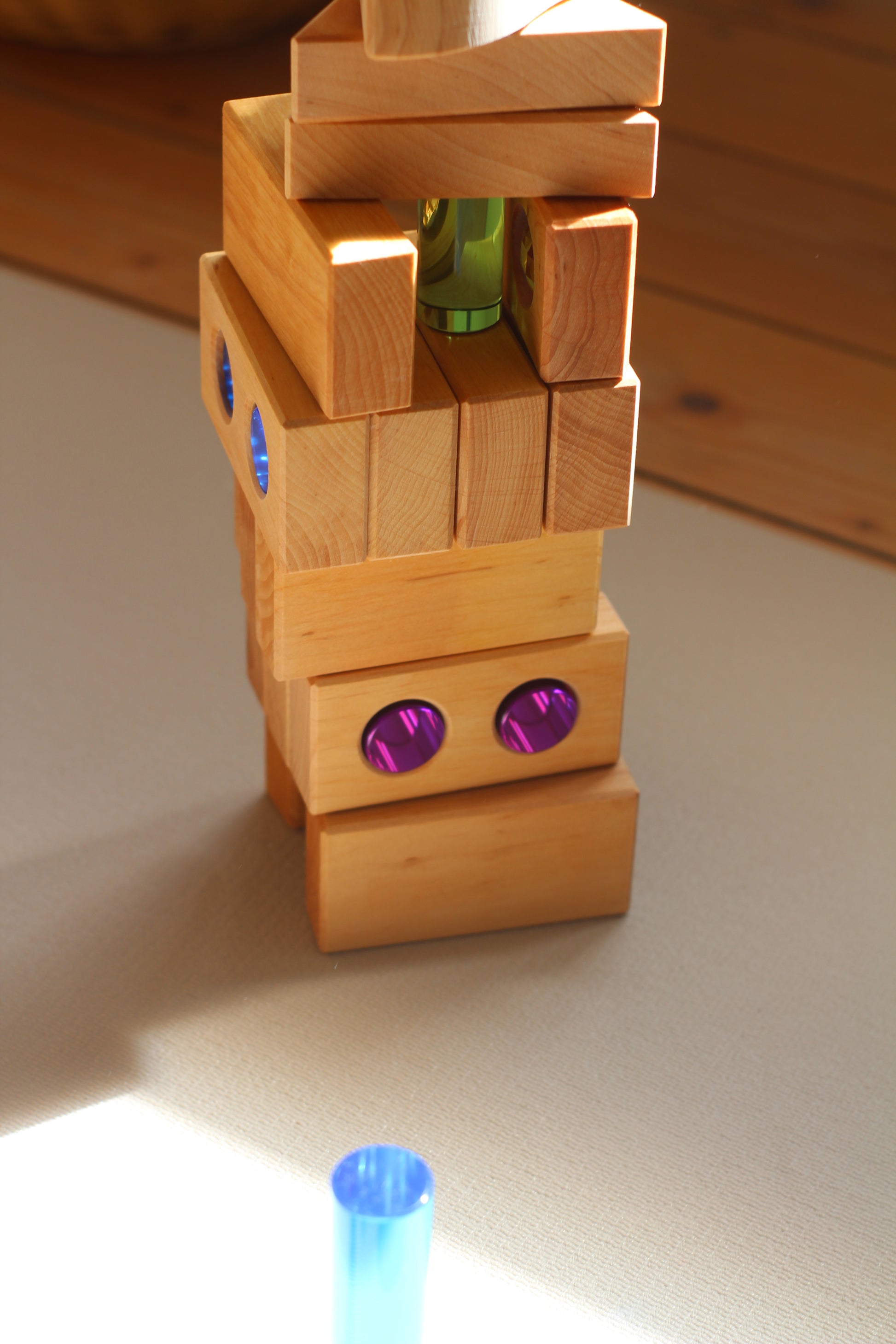 Kinderen bouwen creatief met Bauspiel Mini Mixed Box en combineren vormen vrij