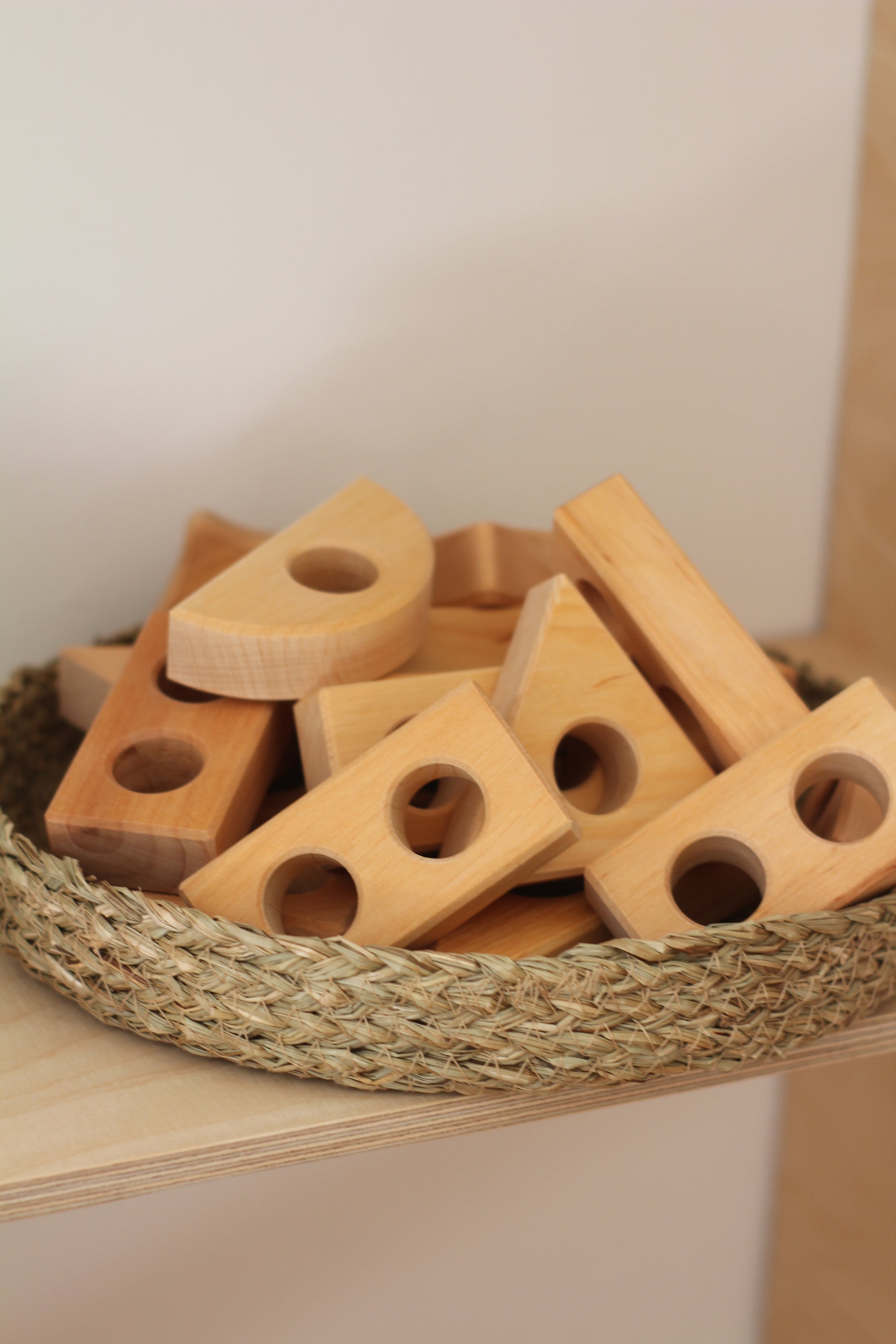 Bauspiel Peephole Blocks houten blokken met kijkgaten om doorheen te kijken en ontdekken