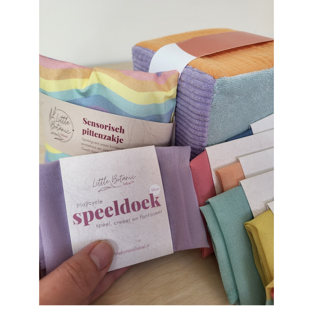 Sensorische speelbox van Intoplay voor vrij spel en ontdekken onderweg