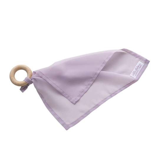 Little Botanic Label speeldoek 30cm met houten ring lila