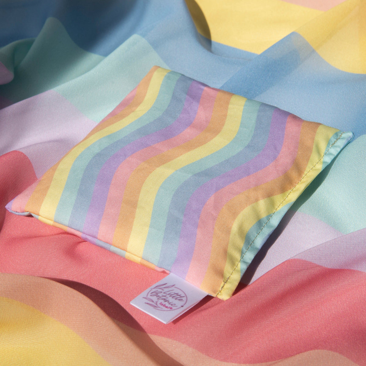 combinatie van zachte stof van speeldoek met pittenzak Little Botanic Label