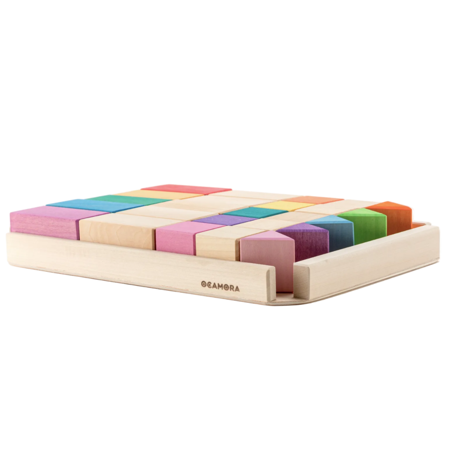 Ocamora Building Set Classic met kleurrijke houten bouwstukken in de houten staander