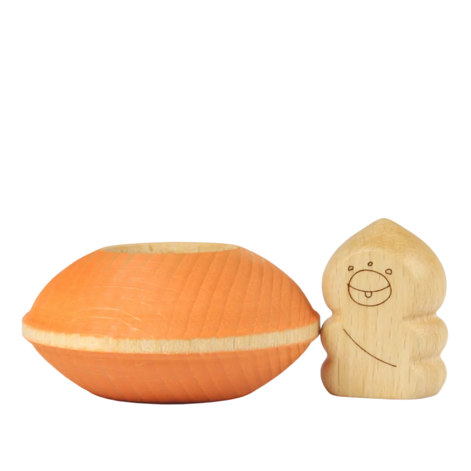 Detail van de oranje houten UFO van Ocamora