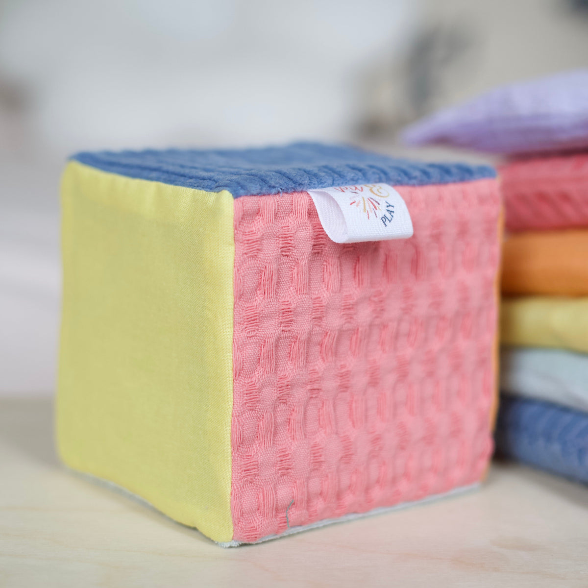 Detail van de Pit and Play Dobbelstein Pastel met zachte pastelkleuren