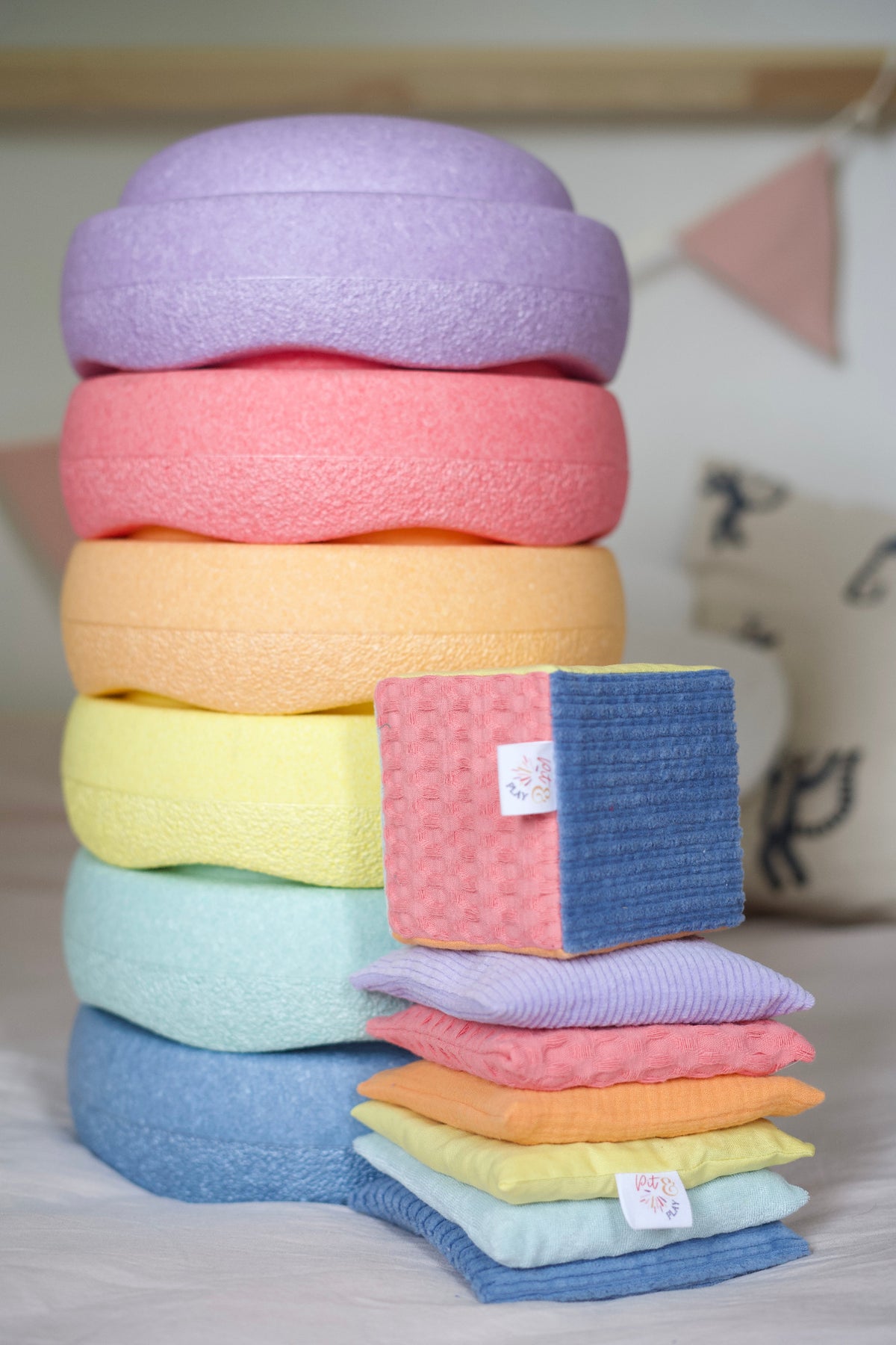 Pit and Play Dobbelstein Pastel gecombineerd met Stapelstein in bijpassende pastelkleuren