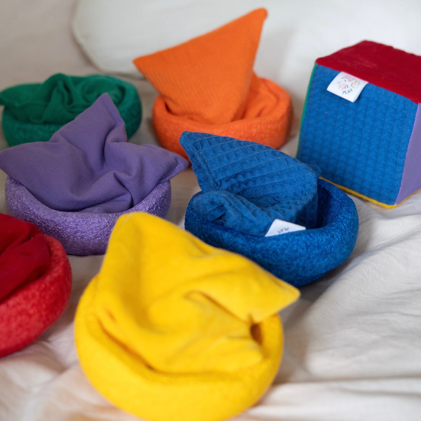 Pit and Play Dobbelstein Regenboog gecombineerd met Stapelstein in bijpassende kleuren