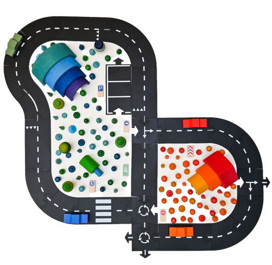 Waytoplay Highway autobaan opgebouwd met houten regenbogen en kleurrijke speelelementen