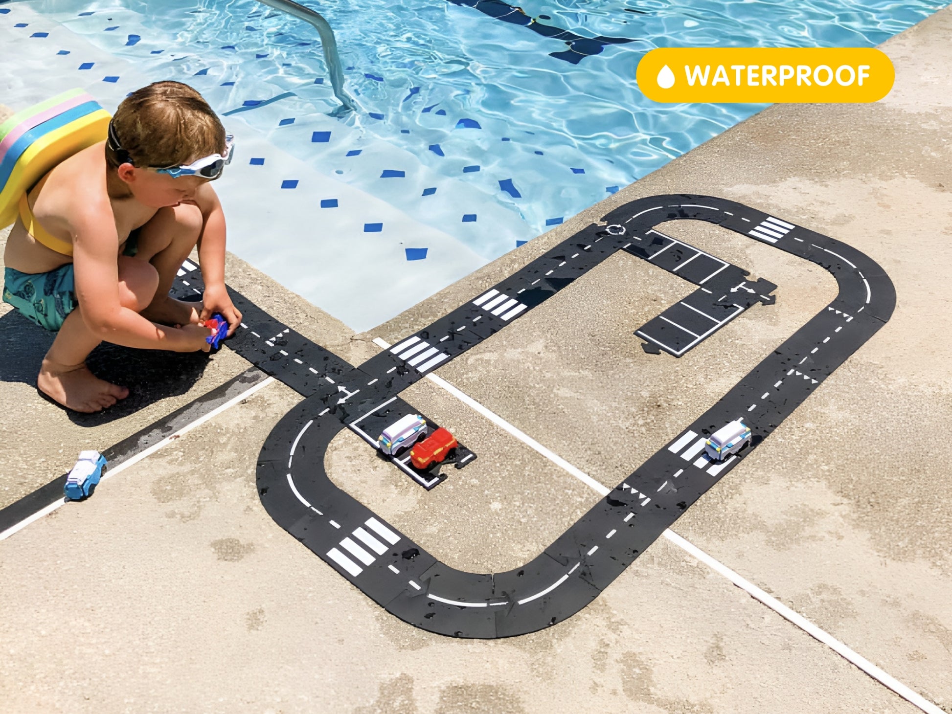 Waytoplay King of the Road wegenset gebruikt naast een zwembad